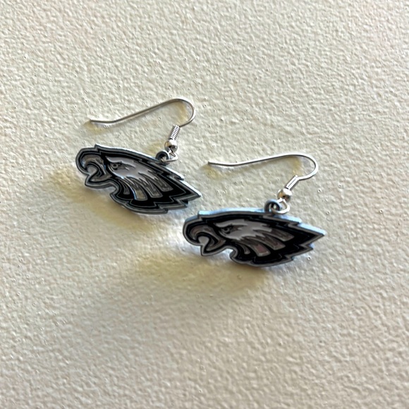 💚🦅 Earrings - Picture 1 of 2